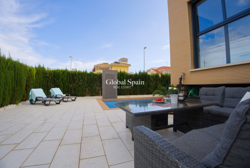 Venta - CASA -
ORIHUELA COSTA - La Zenia