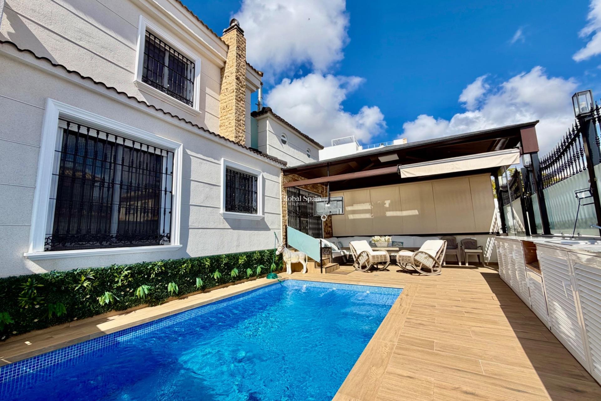 Venta - CASA -
ORIHUELA COSTA - La Zenia