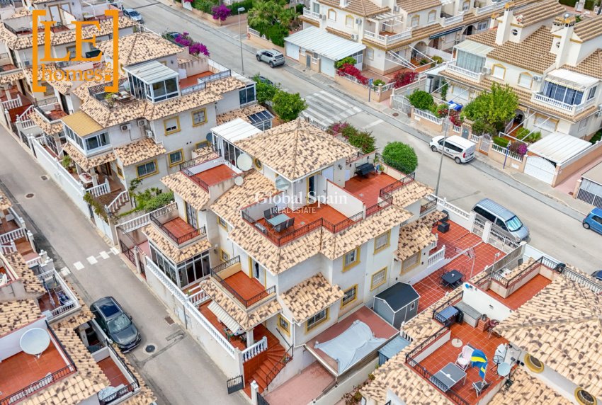 Venta - CASA -
ORIHUELA COSTA - La Zenia
