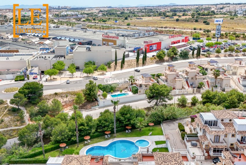 Venta - CASA -
ORIHUELA COSTA - La Zenia