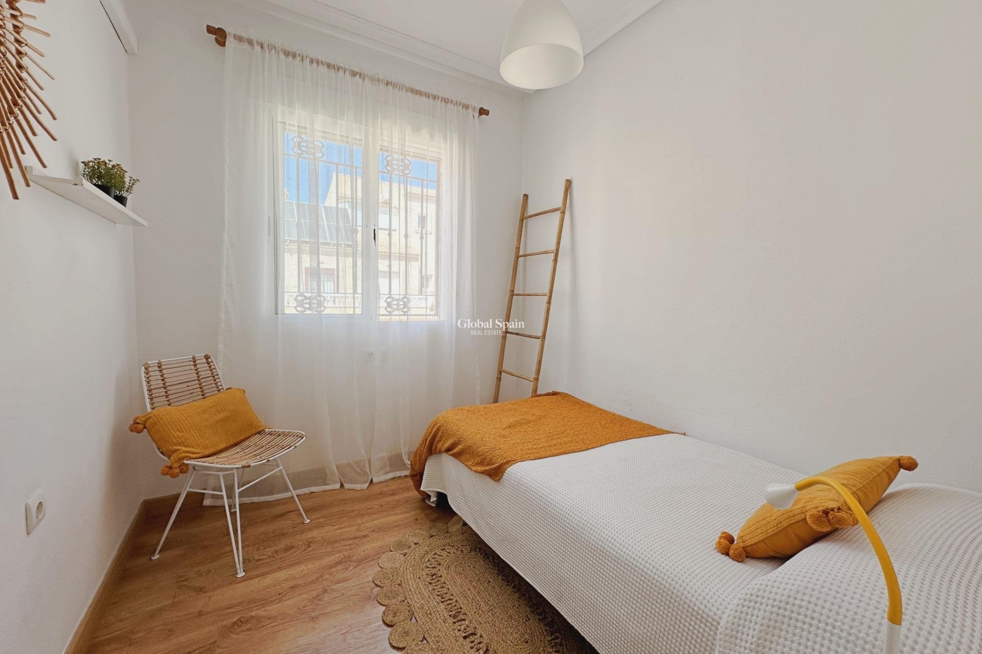 Venta - CASA -
ORIHUELA COSTA - La Zenia