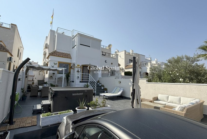 Venta - Casa -
ORIHUELA COSTA - La Zenia