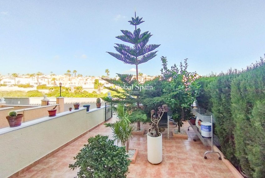 Venta - Casa -
ORIHUELA COSTA - Lomas de Cabo Roig-Los Dolses