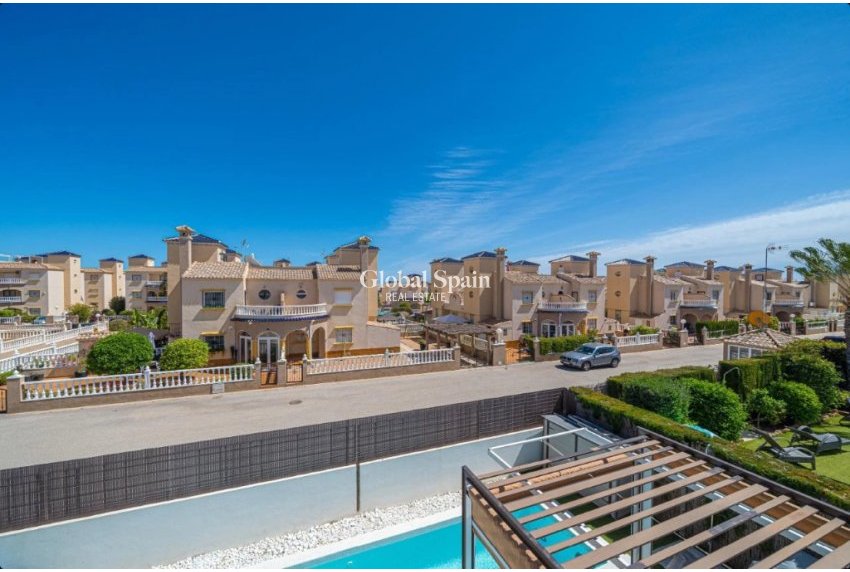 Venta - Casa -
ORIHUELA COSTA - Lomas de Cabo Roig