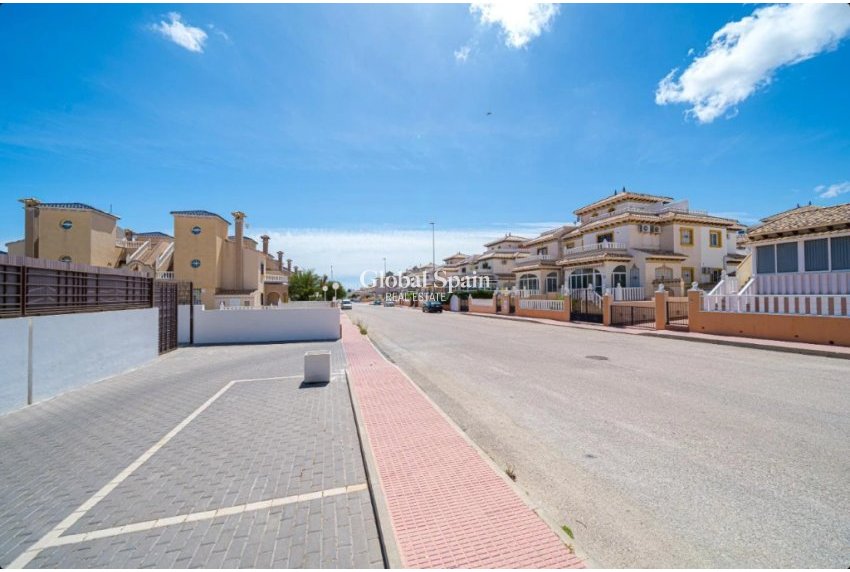 Venta - Casa -
ORIHUELA COSTA - Lomas de Cabo Roig