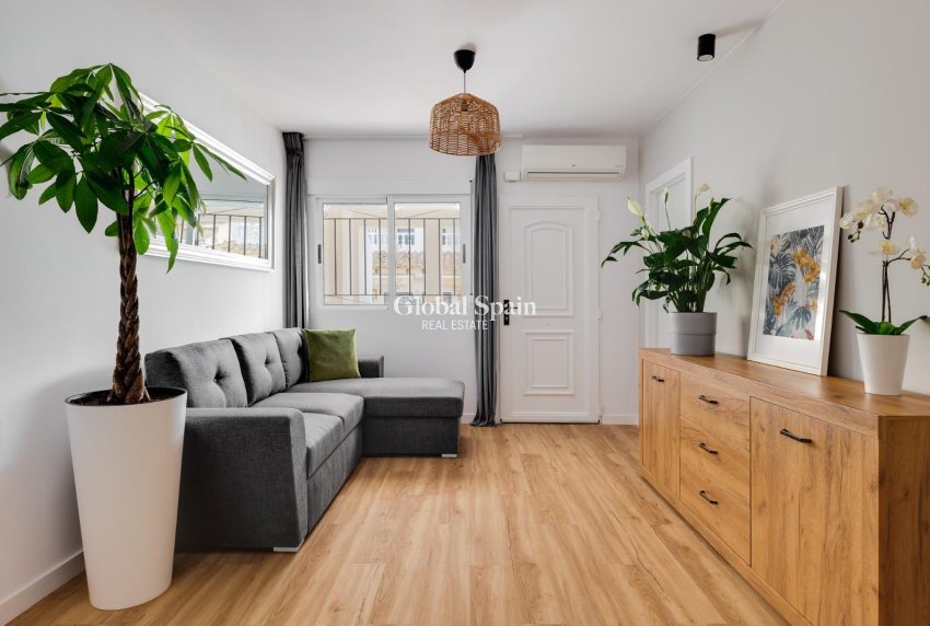 Venta - CASA -
ORIHUELA COSTA - LOS BALCONES - LOS ALTOS