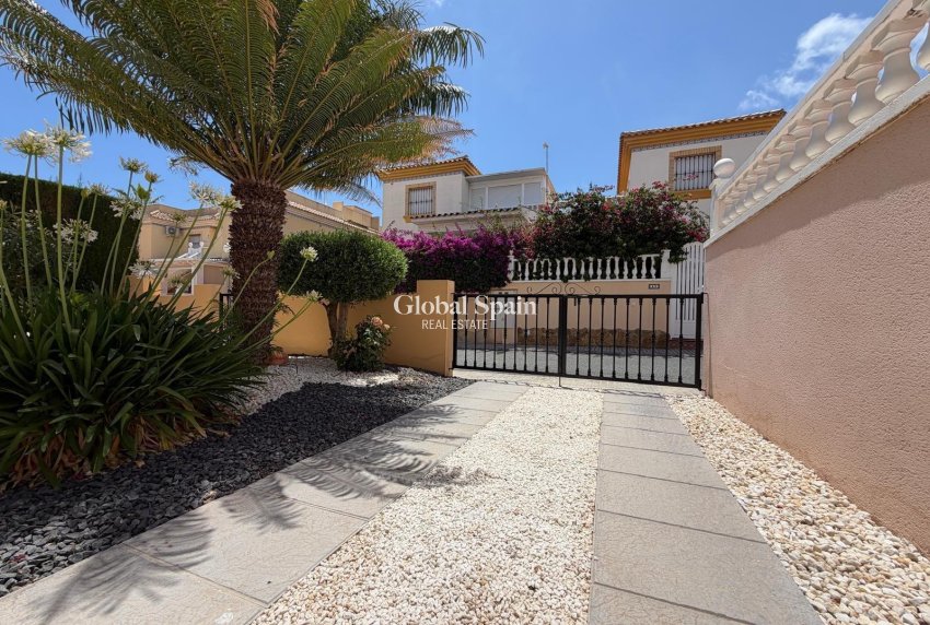 Venta - CASA -
ORIHUELA COSTA - Los Dolses
