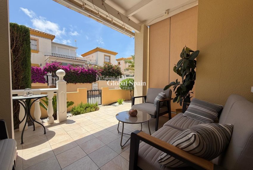 Venta - CASA -
ORIHUELA COSTA - Los Dolses