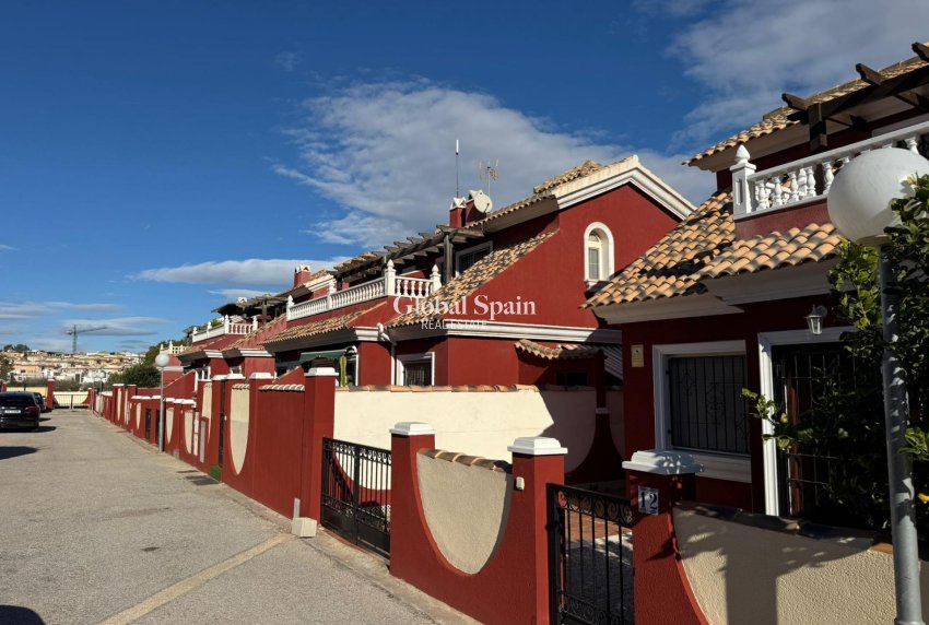 Venta - CASA -
ORIHUELA COSTA - Los Dolses