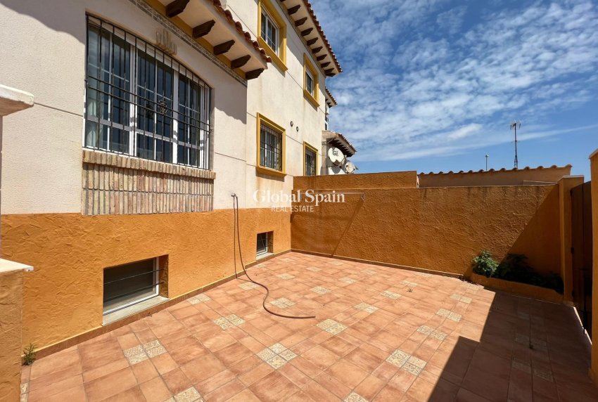 Venta - CASA -
ORIHUELA COSTA - Montezenia