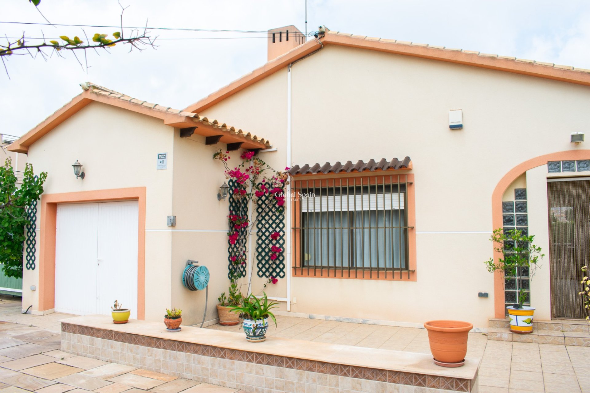 Venta - CASA -
ORIHUELA COSTA - MUY CERCA DE LA PLAYA