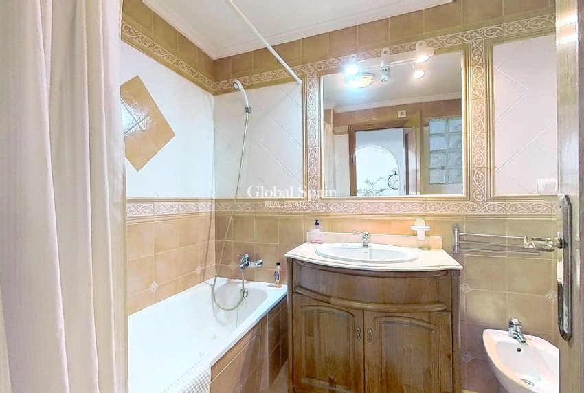 Venta - Casa -
ORIHUELA COSTA - Playa Flamenca