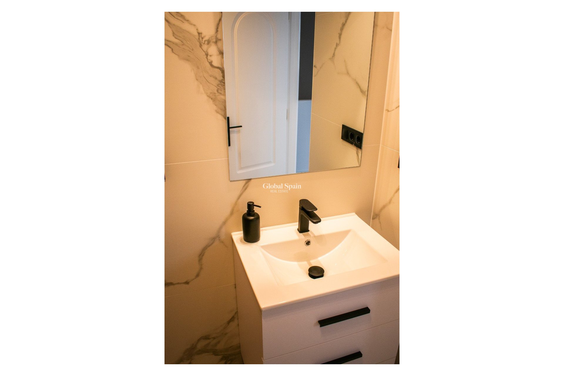 Venta - CASA -
ORIHUELA COSTA - Punta Prima