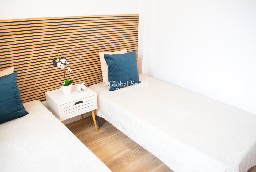 Venta - CASA -
ORIHUELA COSTA - Punta Prima