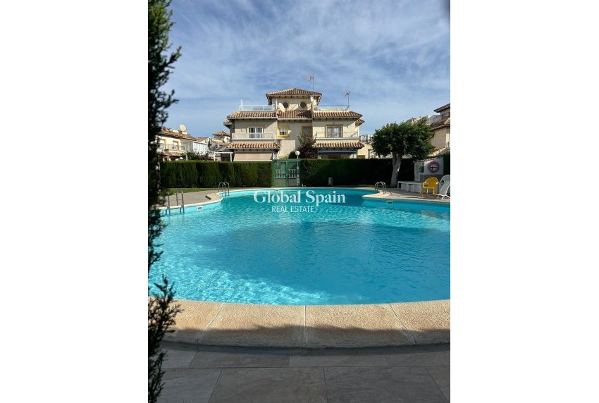 Venta - CASA -
ORIHUELA COSTA - Punta Prima