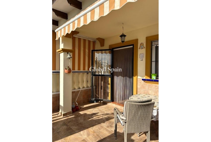 Venta - CASA -
ORIHUELA COSTA - Punta Prima