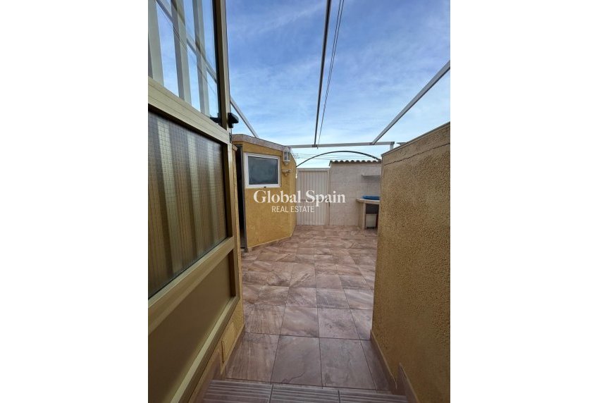 Venta - CASA -
ORIHUELA COSTA - Punta Prima