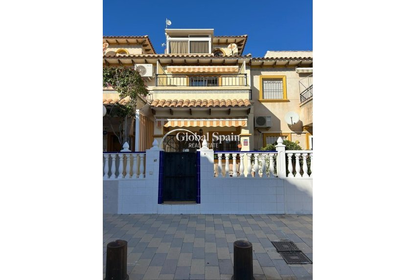 Venta - CASA -
ORIHUELA COSTA - Punta Prima