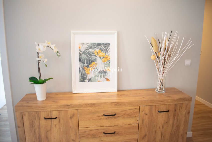 Venta - CASA -
ORIHUELA COSTA - Punta Prima