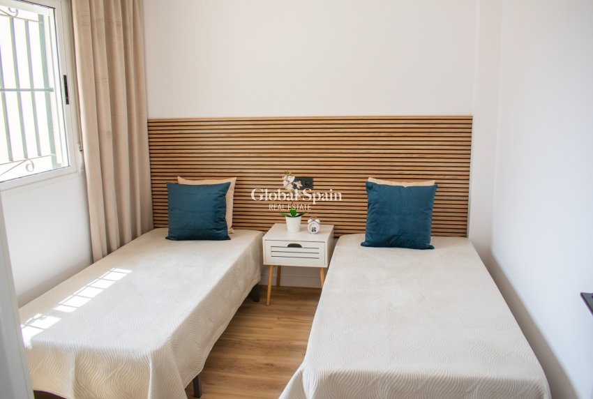 Venta - CASA -
ORIHUELA COSTA - Punta Prima