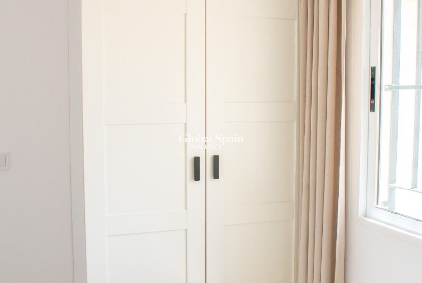 Venta - CASA -
ORIHUELA COSTA - Punta Prima