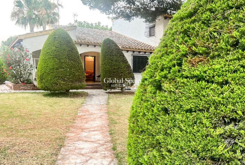 Venta - CASA -
ORIHUELA COSTA - Punta Prima