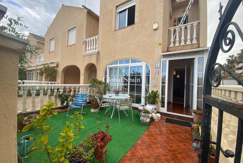 Venta - CASA -
ORIHUELA COSTA - Punta Prima