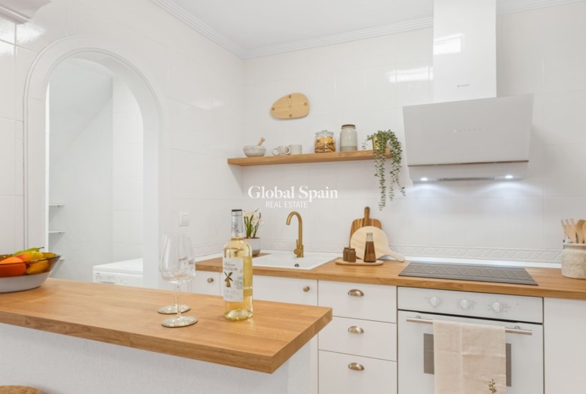 Venta - Casa -
ORIHUELA COSTA - VILLAMARTÍN