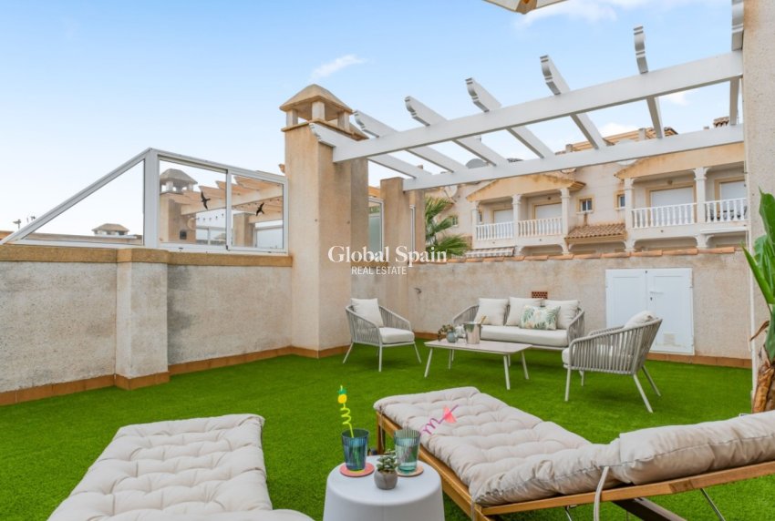 Venta - Casa -
ORIHUELA COSTA - VILLAMARTÍN