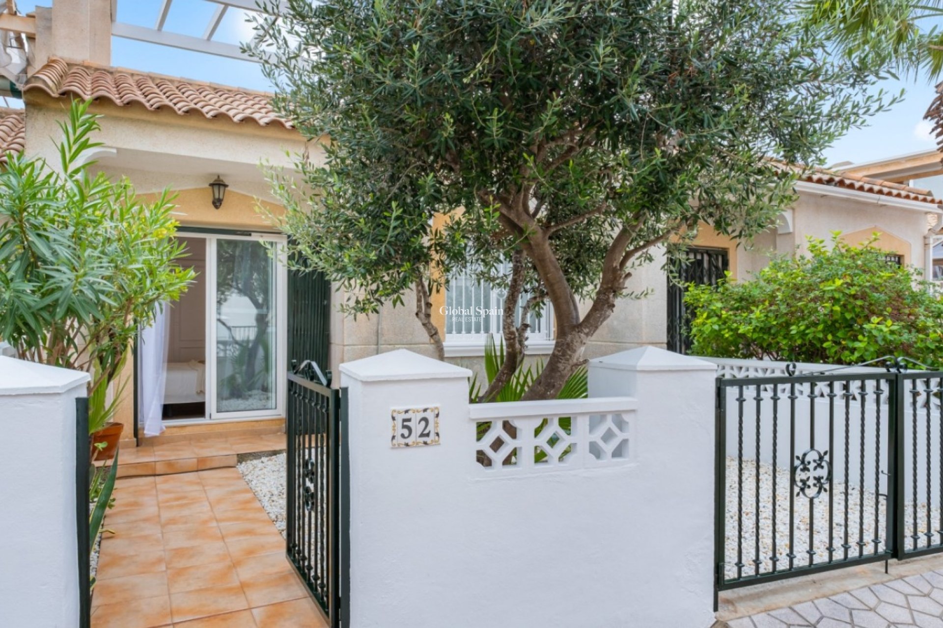 Venta - Casa -
ORIHUELA COSTA - VILLAMARTÍN