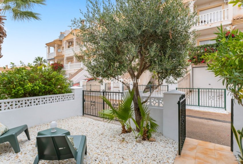 Venta - Casa -
ORIHUELA COSTA - VILLAMARTÍN