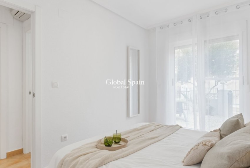 Venta - Casa -
ORIHUELA COSTA - VILLAMARTÍN