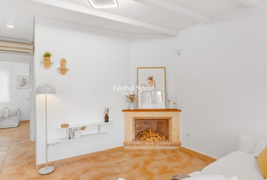 Venta - Casa -
ORIHUELA COSTA - VILLAMARTÍN