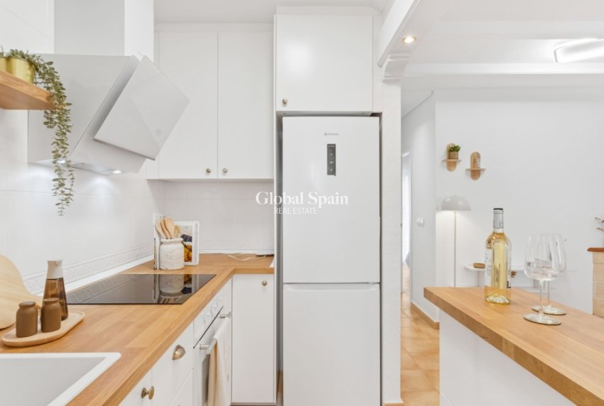 Venta - Casa -
ORIHUELA COSTA - VILLAMARTÍN