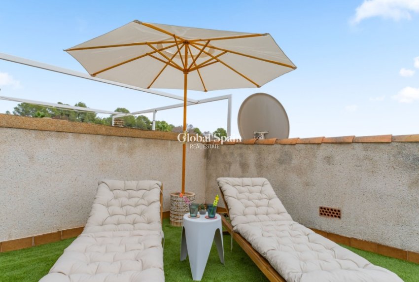 Venta - Casa -
ORIHUELA COSTA - VILLAMARTÍN