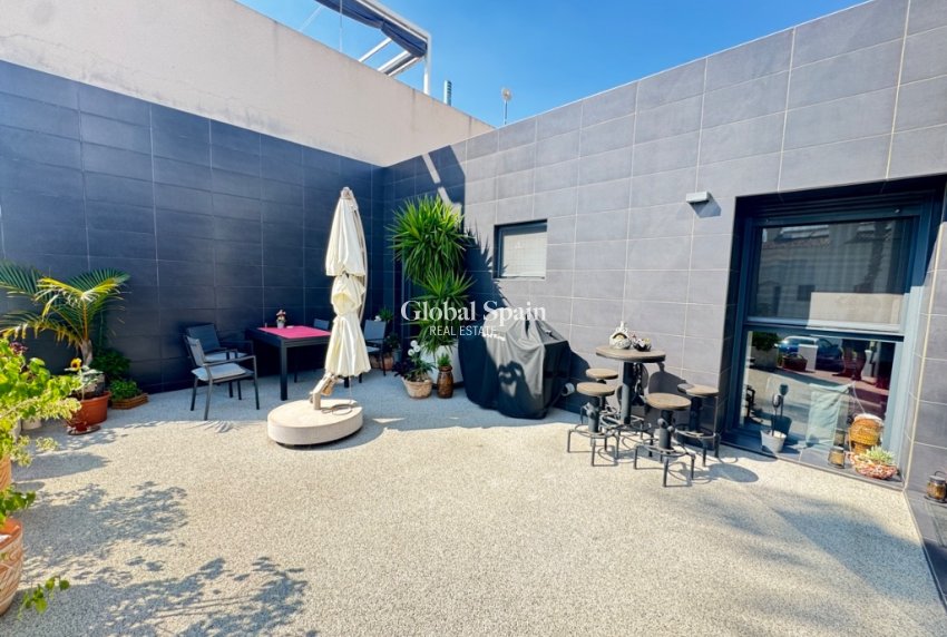 Venta - Casa -
ORIHUELA COSTA - VILLAMARTÍN