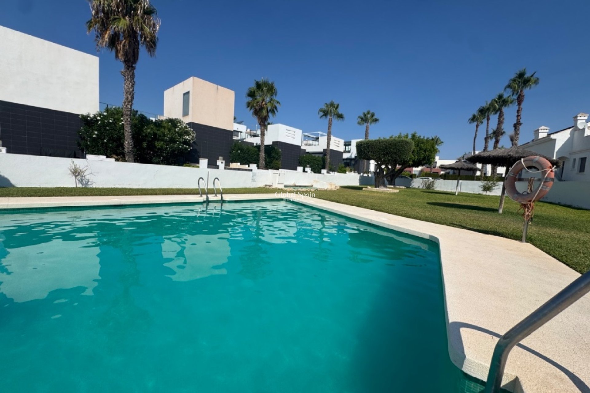Venta - Casa -
ORIHUELA COSTA - VILLAMARTÍN