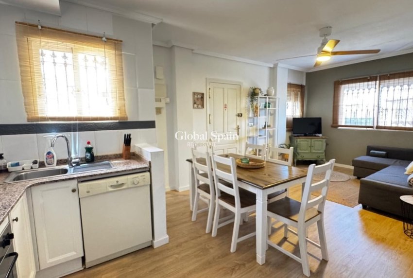 Venta - Casa -
ORIHUELA COSTA - VILLAMARTÍN