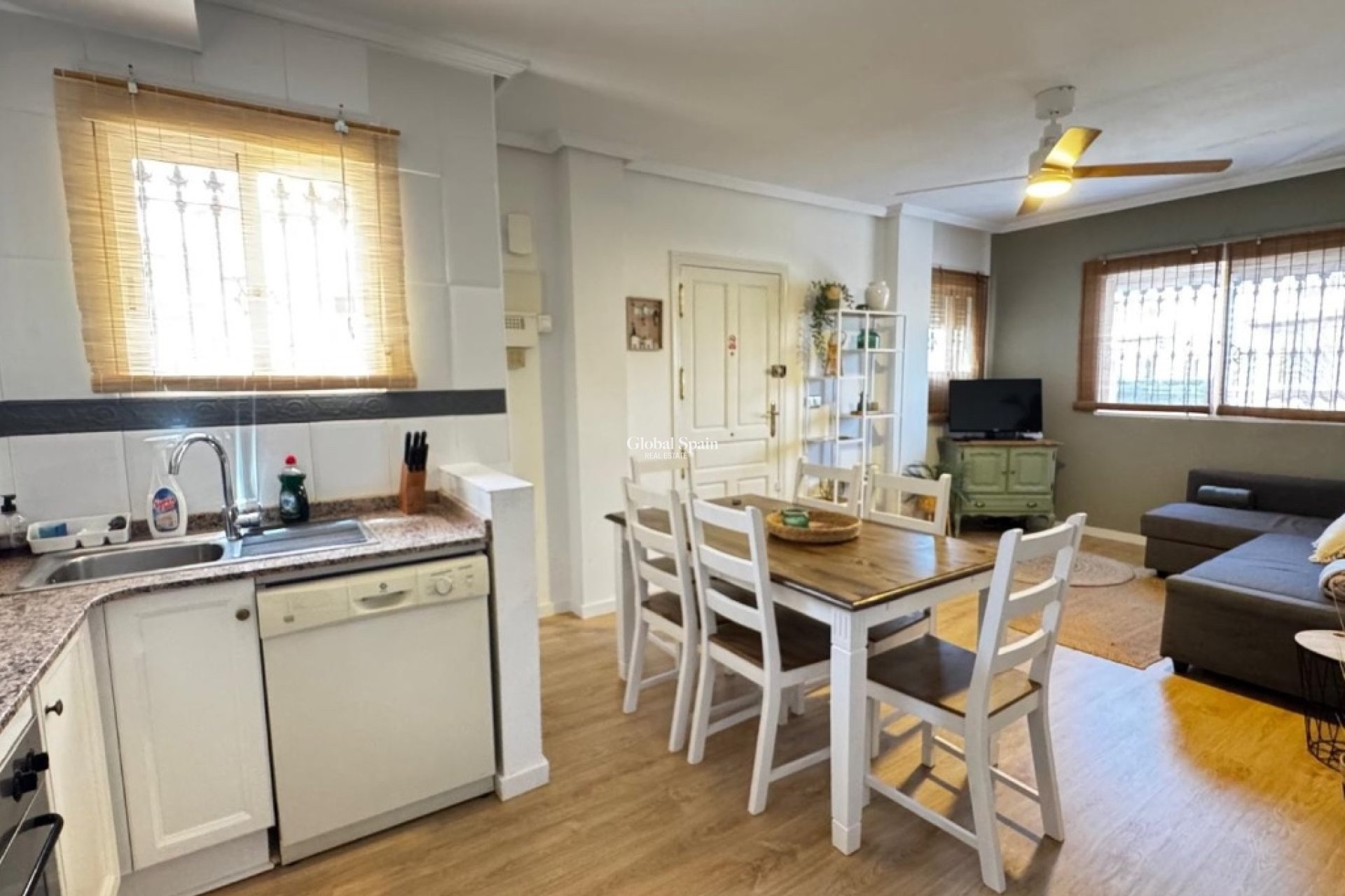 Venta - Casa -
ORIHUELA COSTA - VILLAMARTÍN