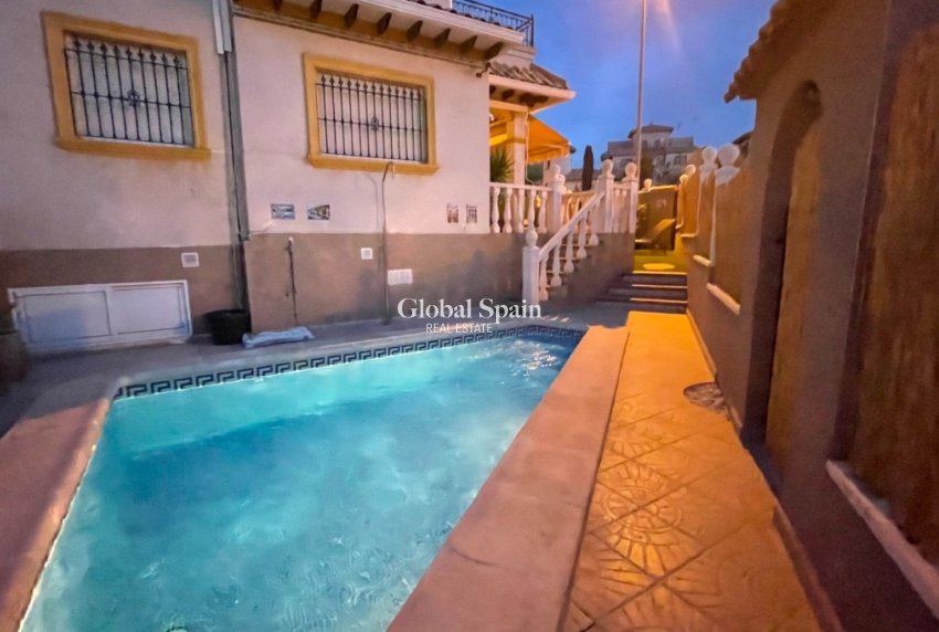 Venta - Casa -
ORIHUELA COSTA - VILLAMARTÍN