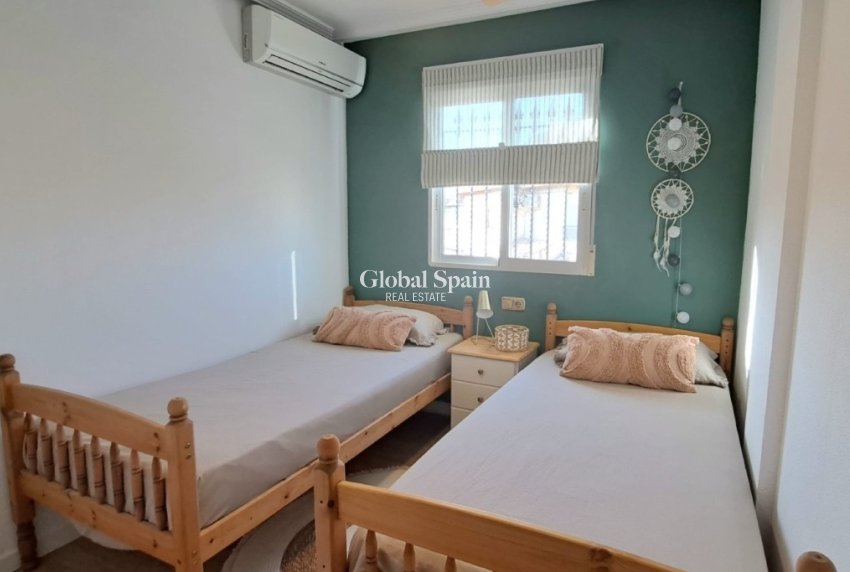 Venta - Casa -
ORIHUELA COSTA - VILLAMARTÍN