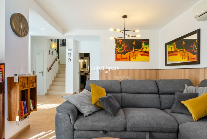 Venta - CASA -
ORIHUELA COSTA - VILLAMARTÍN