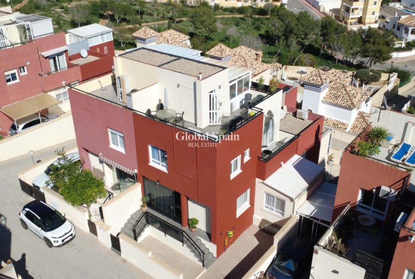 Venta - CASA -
ORIHUELA COSTA - VILLAMARTÍN