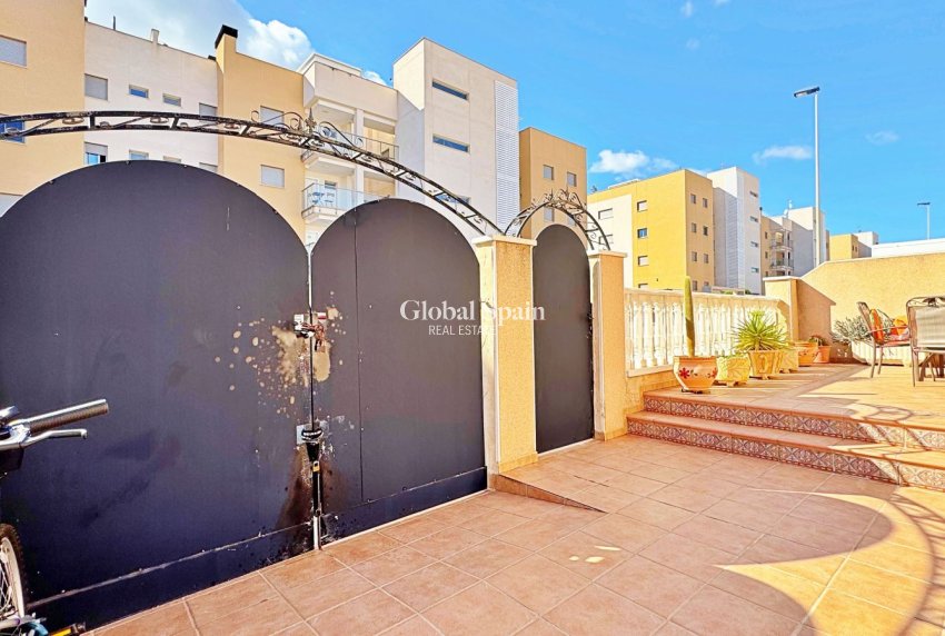 Venta - CASA -
ORIHUELA COSTA - VILLAMARTÍN