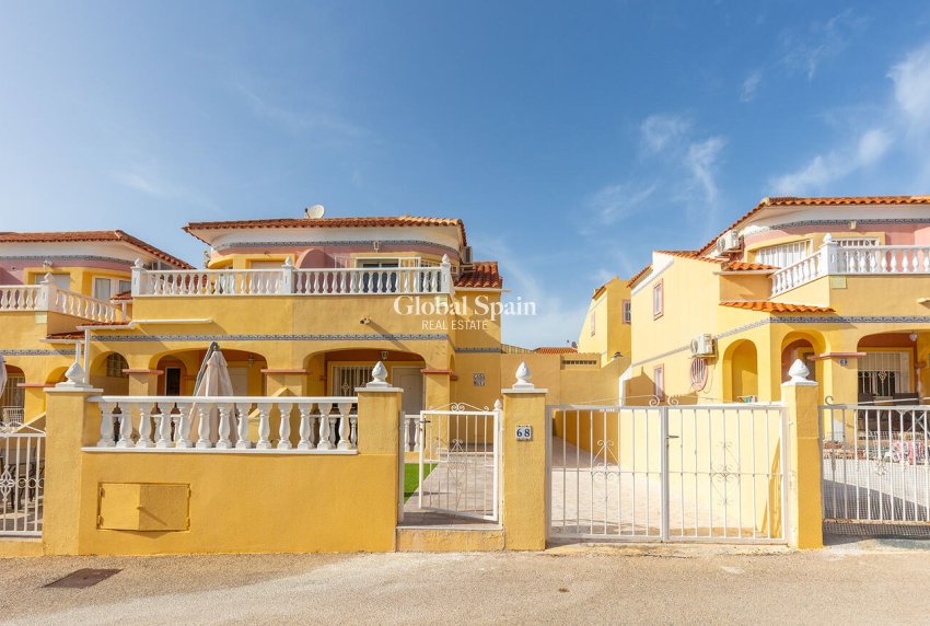 Venta - CASA -
ORIHUELA COSTA - VILLAMARTÍN