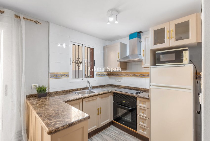 Venta - CASA -
ORIHUELA COSTA - VILLAMARTÍN