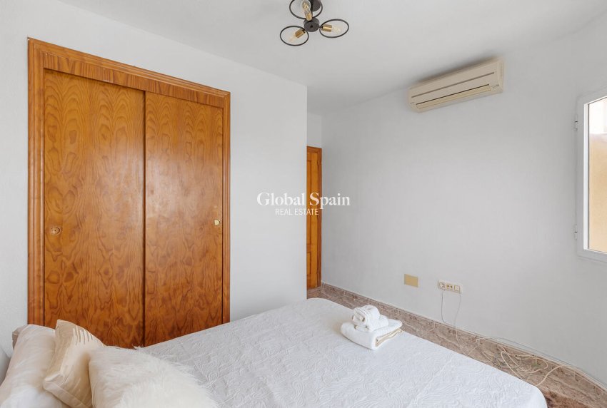 Venta - CASA -
ORIHUELA COSTA - VILLAMARTÍN