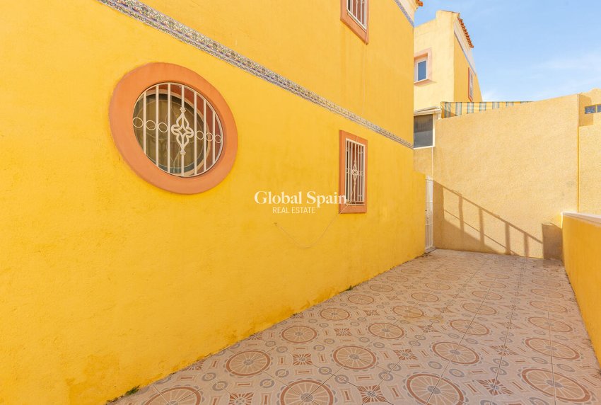 Venta - CASA -
ORIHUELA COSTA - VILLAMARTÍN