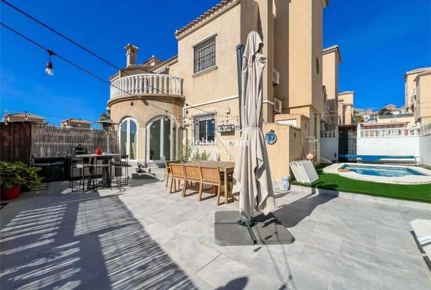 Venta - CASA -
ORIHUELA COSTA - VILLAMARTÍN