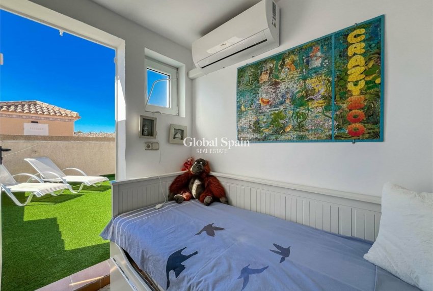 Venta - CASA -
ORIHUELA COSTA - VILLAMARTÍN